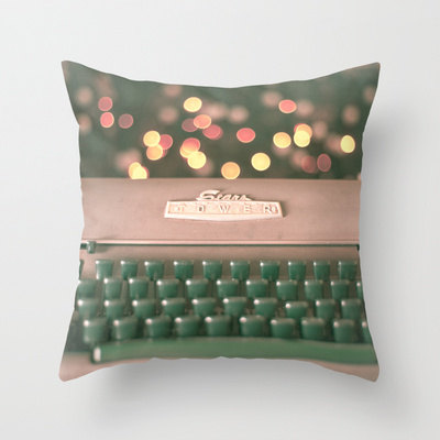 This darling pillow cover has me keyed up!